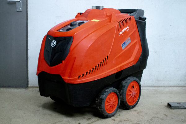 KASUTATUD Kuumaveepesur SYNCRON-H4 D2021P T, 200bar, 1300l/h 1 DSC 0007